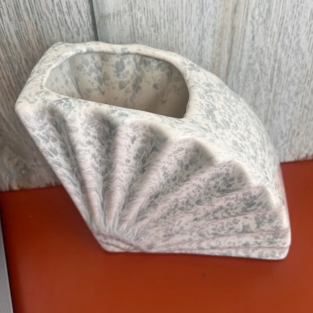Vintage Ceramic Fan Vase Art Deco‎ Style Gray White Sponge Glaze Pleated 6 Inch